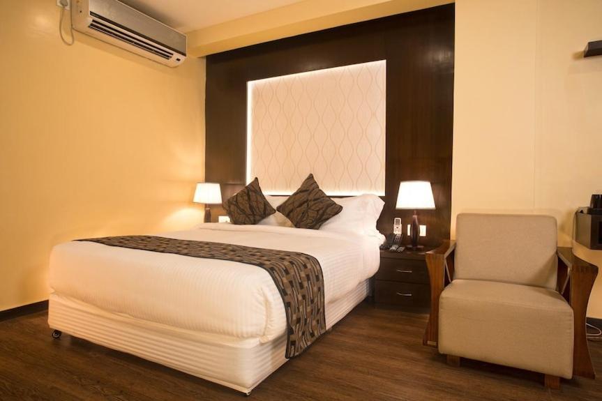 Hotel Tulip Near Delhi Airport Nova Deli Exterior foto
